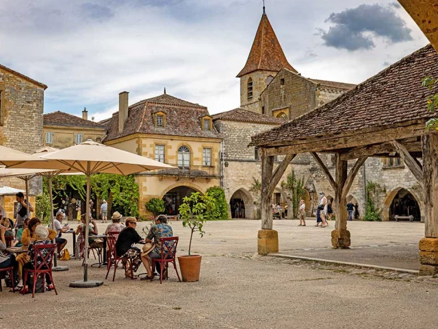 Bastide de Monpazier - Place des Cornières