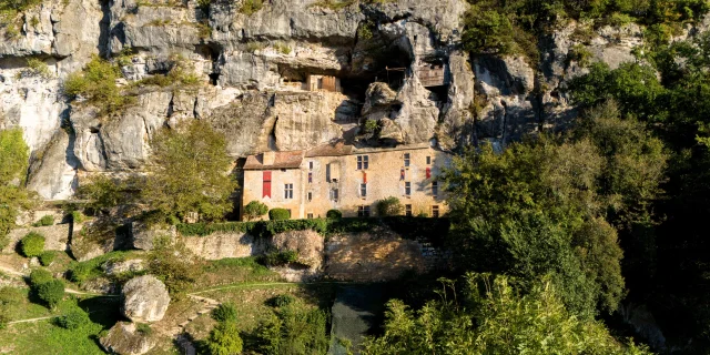 Facade ExterieureJardiniers De Pres Maison Forte de Reignac