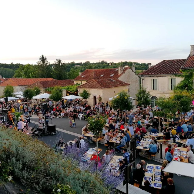 Marché nocturne en Périgord Ribéracois