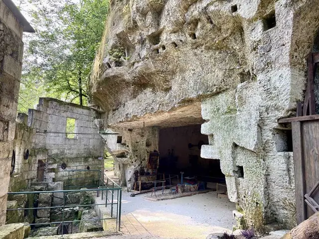 Le Bimbillou Parc à Brantôme - Vestige Moulin Troglodyte