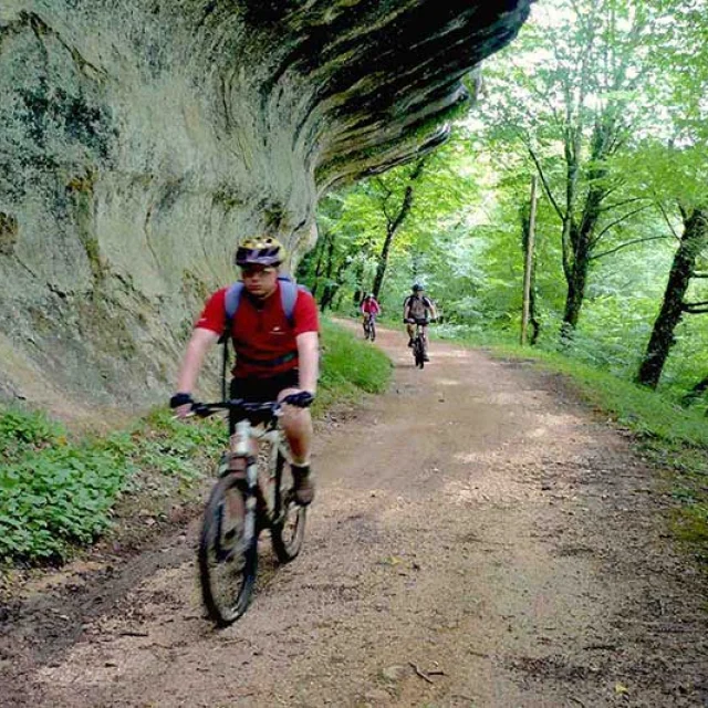 Balade à VTT et canoë - Veyrignac Canoë Nature