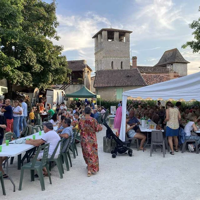 Marché nocturne en Périgord Ribéracois