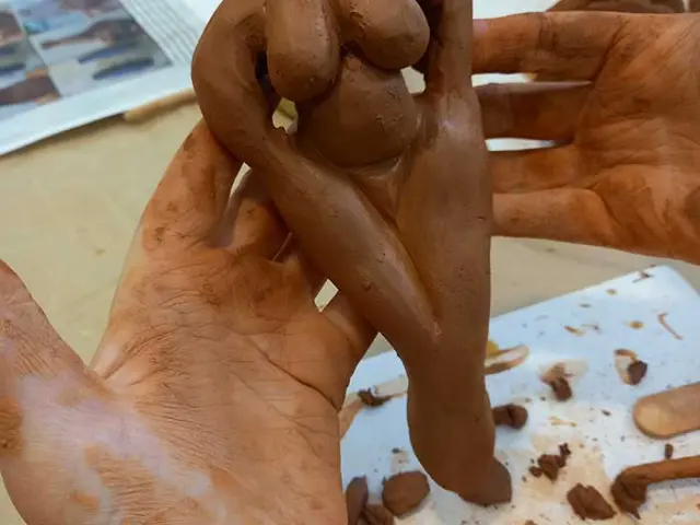 Atelier Les mains dans l'argile au Pôle d'interprétation de la Préhistoire - Les Eyzies