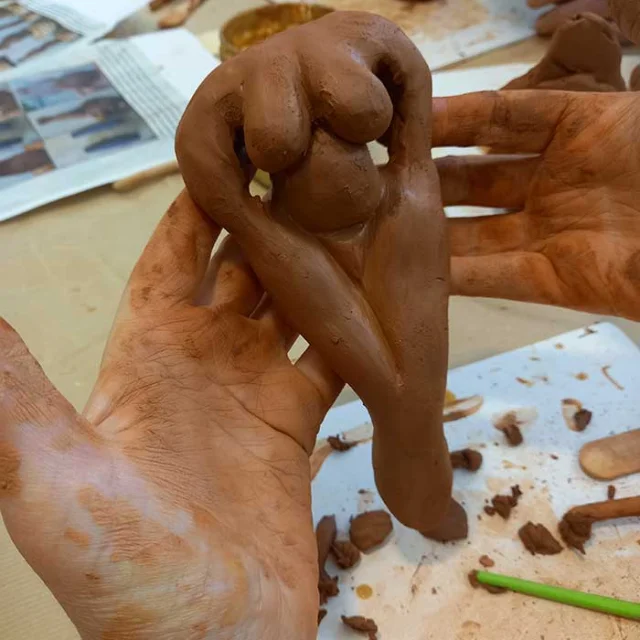 Atelier Les mains dans l'argile au Pôle d'interprétation de la Préhistoire - Les Eyzies