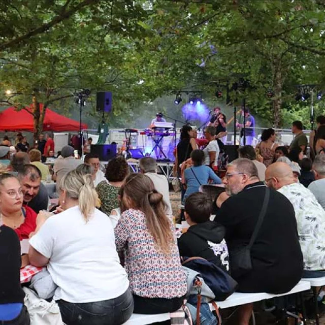 Marché gourmand et musical à Saint-Astier