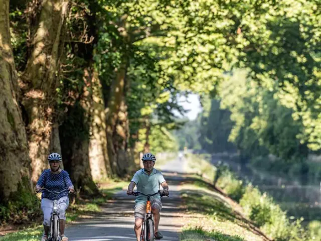 Balade à vélo sur la voie verte V91 entre Couze et Mauzac. Canal de Lalinde