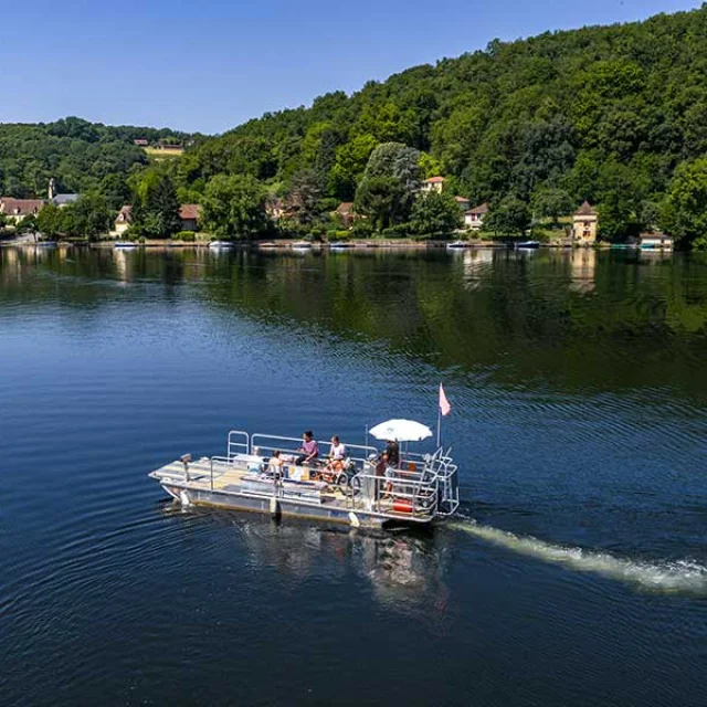 Traversée de la Dordogne avec le bac de Mauzac