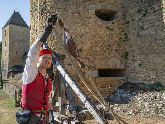 Démonstration de tir au trébuchet - Château de Castelnaud