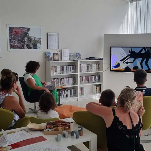 Lecture Les petites histoires d'ici Et d'ailleurs au Pôle d'interprétation de la Préhistoire