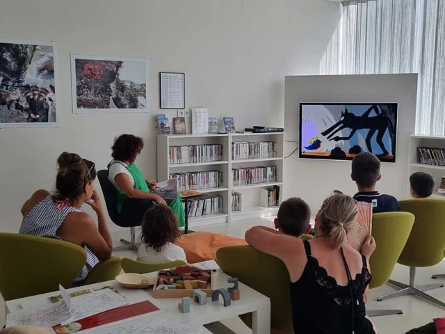 Lecture Les petites histoires d'ici Et d'ailleurs au Pôle d'interprétation de la Préhistoire
