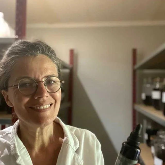 Vesunna - L'atelier herboriste en Périgord à Azerat . Gemmothérapie.
