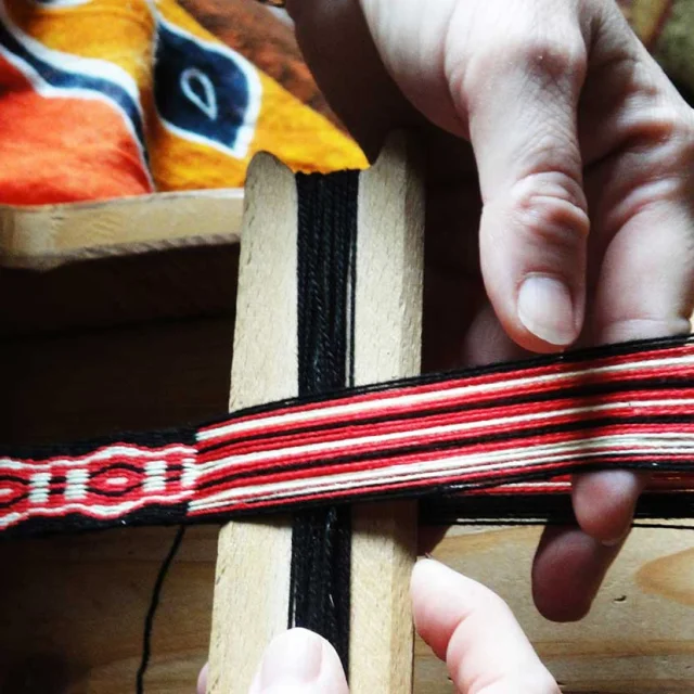 Atelier Tissage au Pôle expérimental des Métiers d’Art du Périgord Nontronnais et du Périgord-Limousin