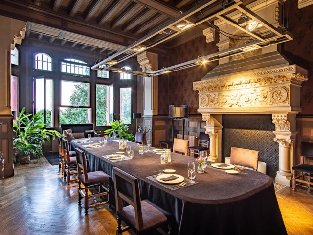 La table du Château de La Thuilière et ses repas spéciaux autour du caviar