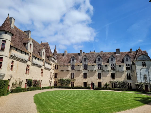 489756944 1205908951543536 2675649629032421692 N