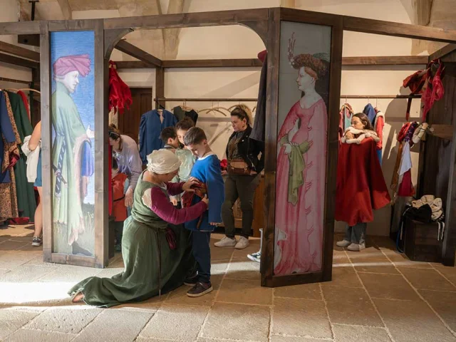 Essayages de costumes au Château de Castelnaud