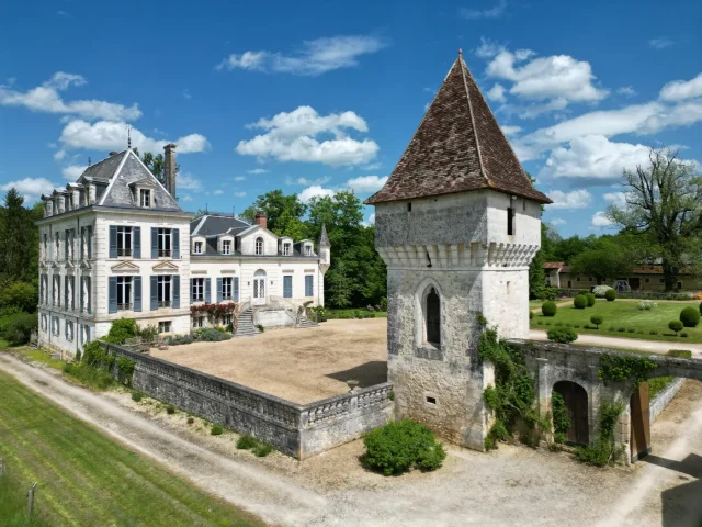 Vue aérienne du Domaine De Montplaisir en Dordogne pour Chateaux En Fete