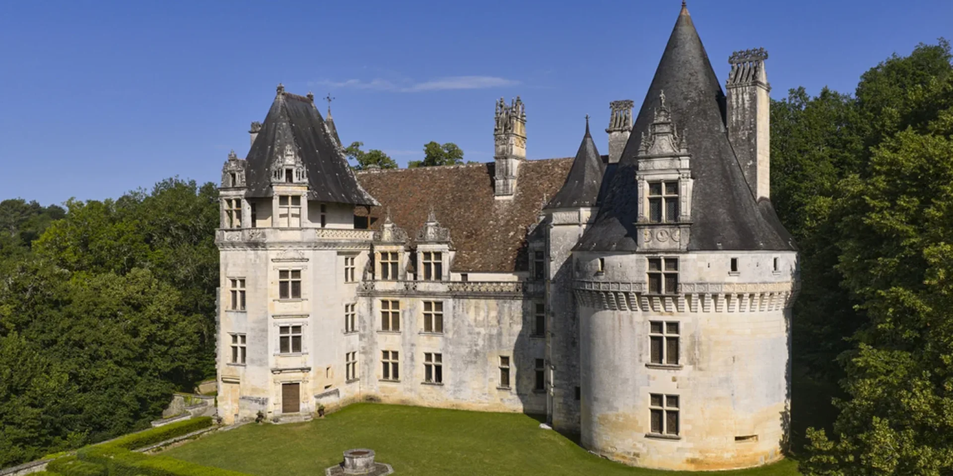 Chateau De Puyguilhem Chateaux En Fete