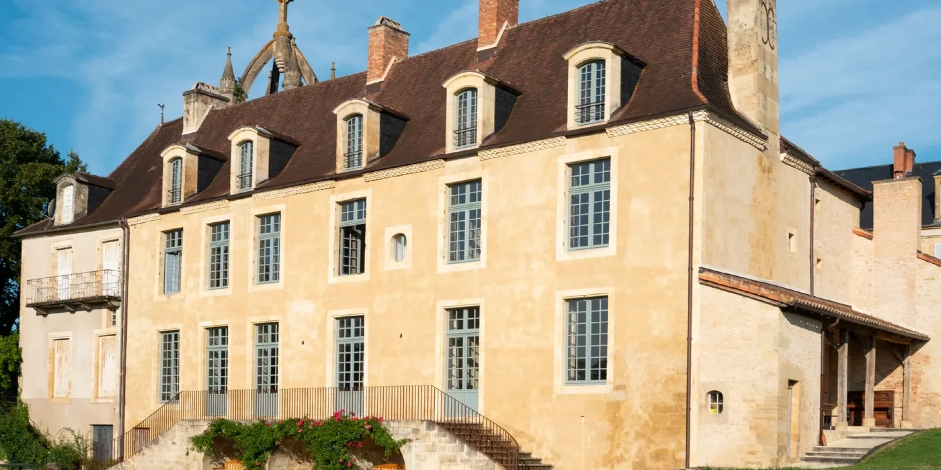 Vue extérieur de la Villa Des Roses à Excideuil pour Chateaux En Fete