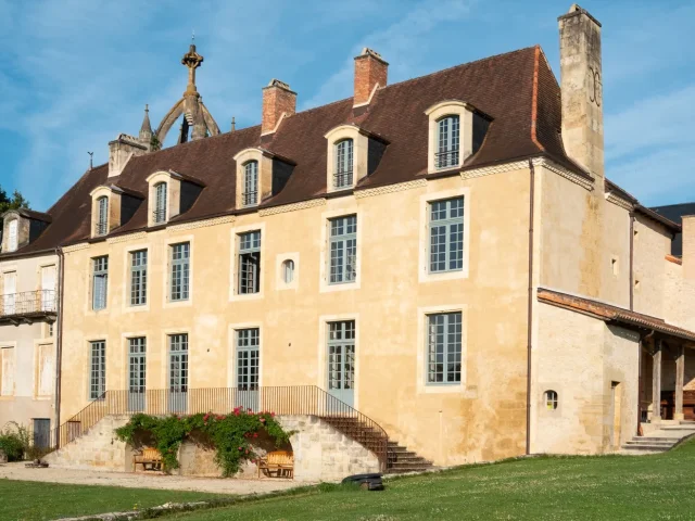 Vue extérieur de la Villa Des Roses à Excideuil pour Chateaux En Fete