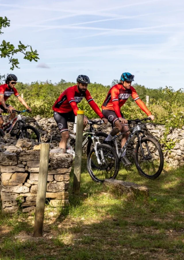 Vtt Entre Murets De Pierre Seche