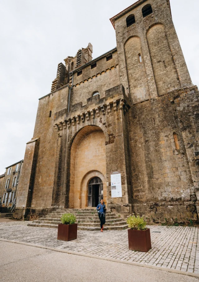 Devant l'église St Avit