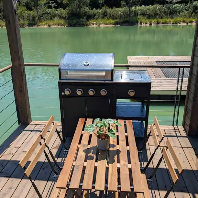 Gîte Get Out There – Cabane sur l’eau à Parcoul