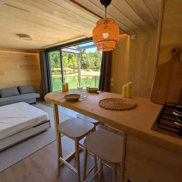 Gîte Get Out There – Cabane sur l’eau à Parcoul