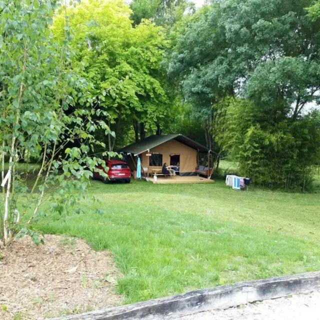 Camping des Tourbières à Vendoire