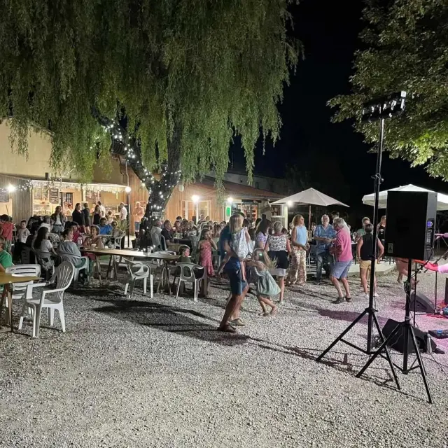 Camping des Tourbières à Vendoire