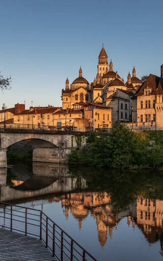 450 Soleil Levant Sur Le Cathedrale De Perigueux Declicdecolle Expireson 2025 09 30 Copie