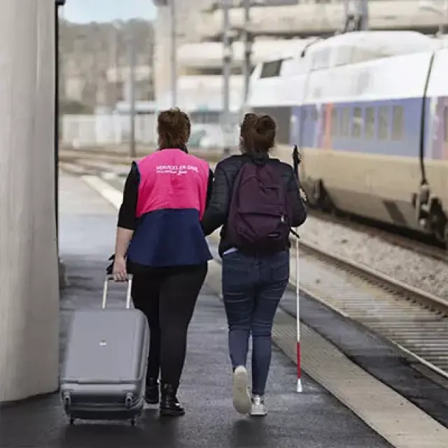 Assistance En Gare Quai Pmr Para.jpg