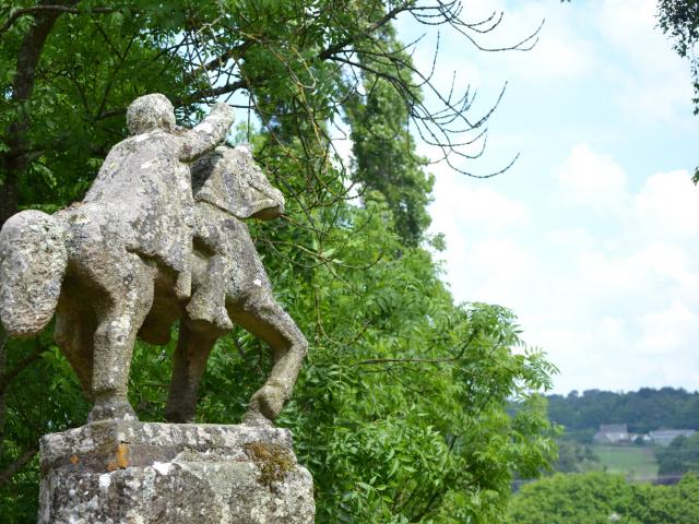 Le Juch statue du baron