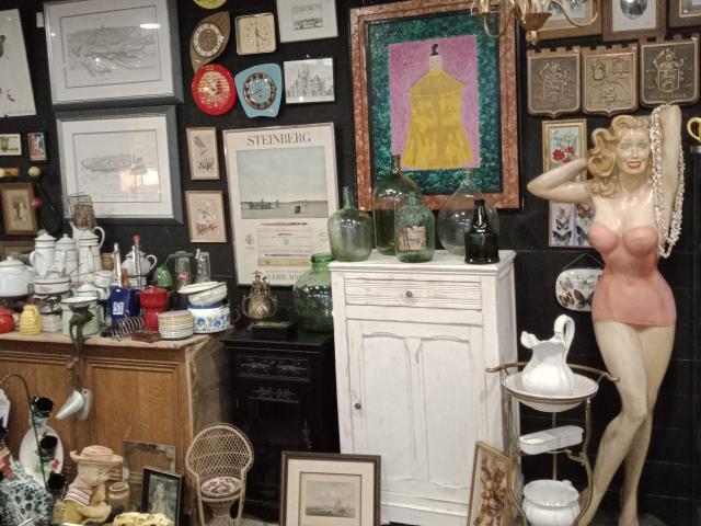 Cour Des Brocantes