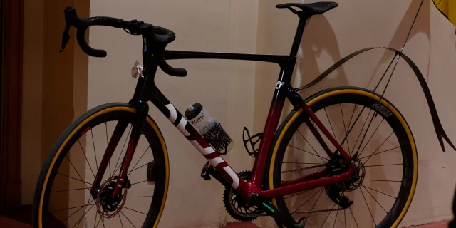 Le vélo de la tournée à l'entrée des artistes ?