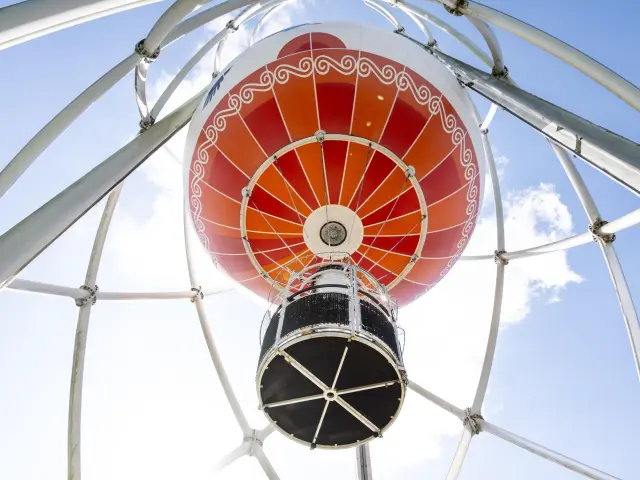 Vue du dessous de la nacelle marron