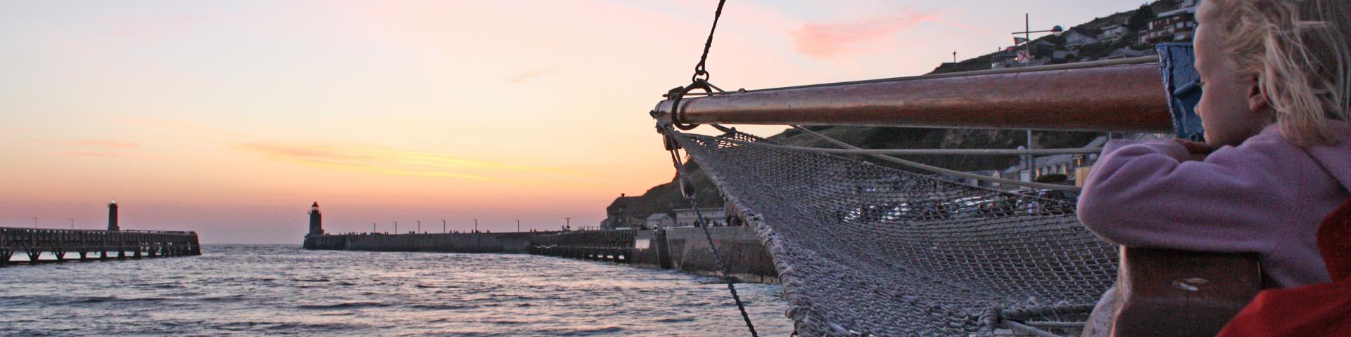 N°35 Les Phares Au Couchant Sea outing in an old sailing ship