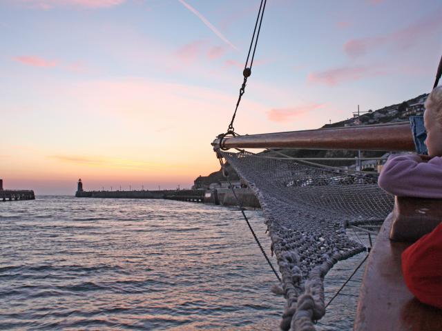 N°35 Les Phares Au Couchant Sea outing in an old sailing ship