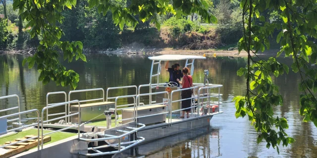Un bac pour traverser la Dordogne