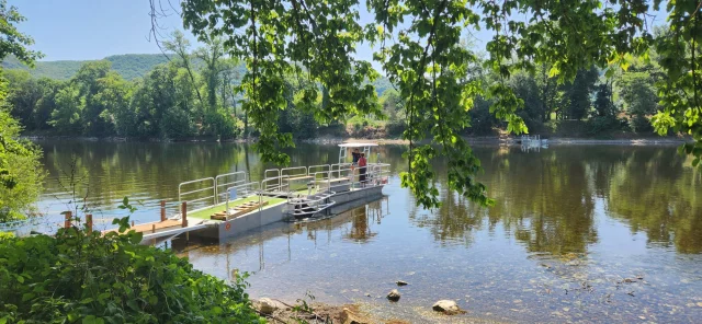 Un bac pour traverser la Dordogne