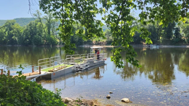 Un bac pour traverser la Dordogne