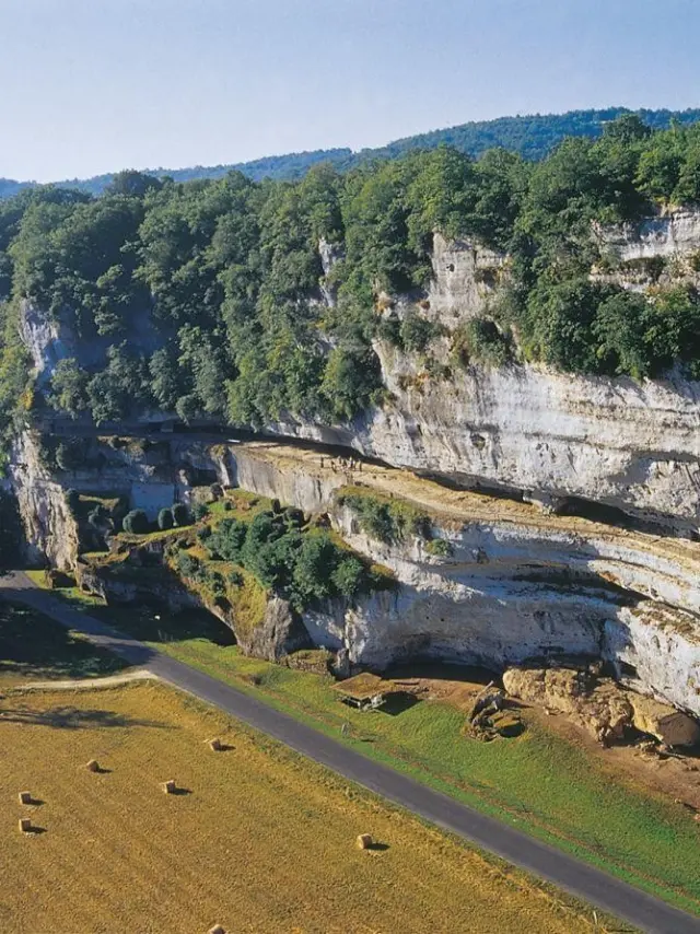Falaise De La Roque Saint Christophe