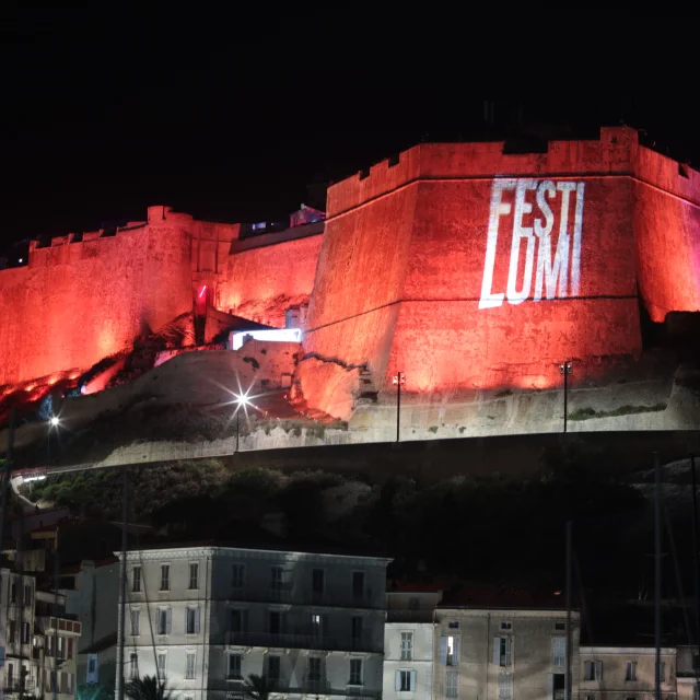 Vue Bastion Etendard Marine Festi Lumi Bonifacio