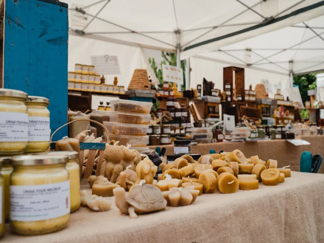 Stand d'un exposant à la Foire Savoyarde Avaline de Val d'Isère