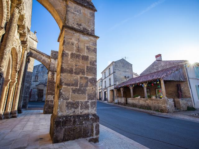 Foussais-Payré - patrimoine église et halles