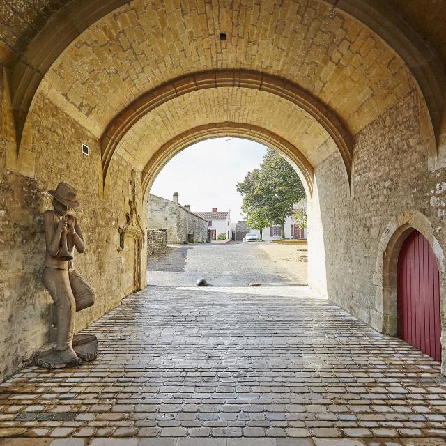 Foussais-Payré - patrimoine prieuré et sculpture
