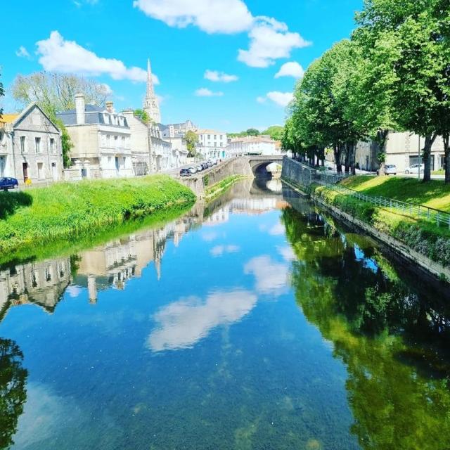 Instagram #fontenaylecomte