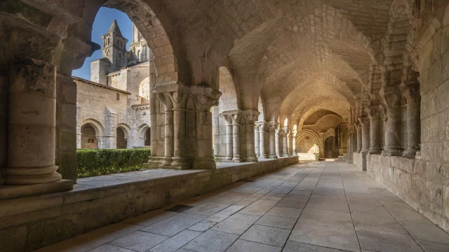 Abbaye de Nieul-sur-l'Autise, visite du cloître