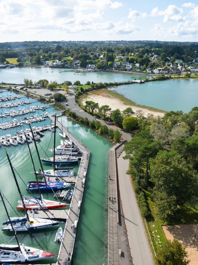 passerelle-pietonne-vieux-port-port-la-foret-1.jpg