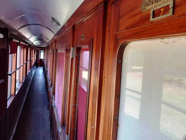 hebergement-insolite-wagon-@Gare-de-Guiscriff.jpg