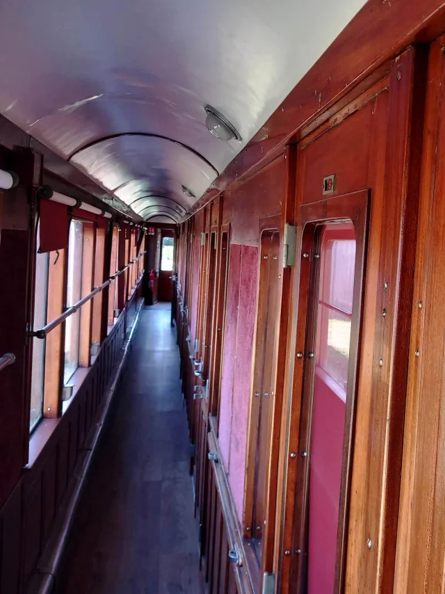 hebergement-insolite-wagon-@Gare-de-Guiscriff.jpg